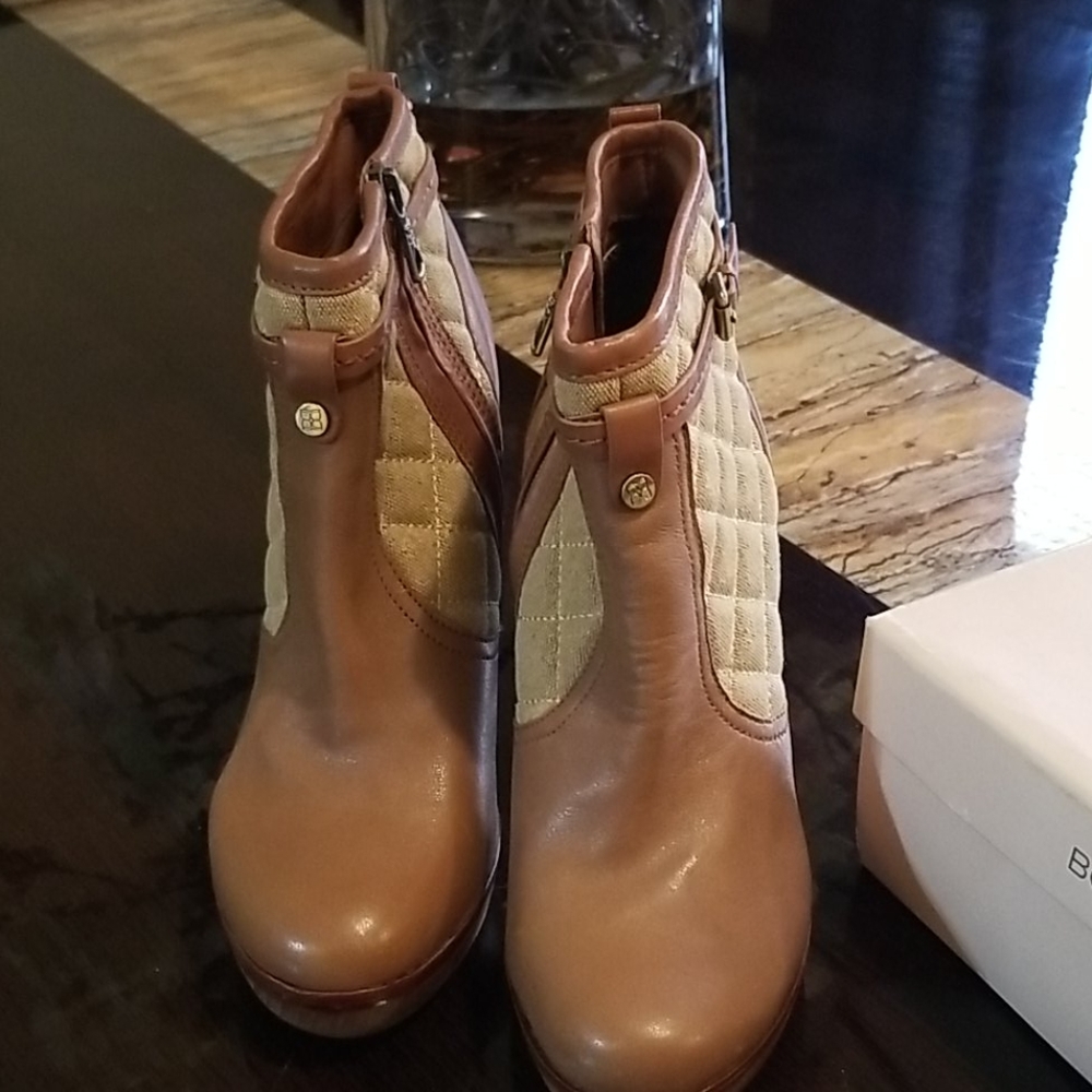 Boots - Picture 2 of 8